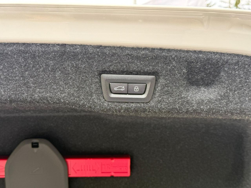 BMW 550 e xDrive Sportpaket HUD Navi LED Vollleder PDC — photo 13