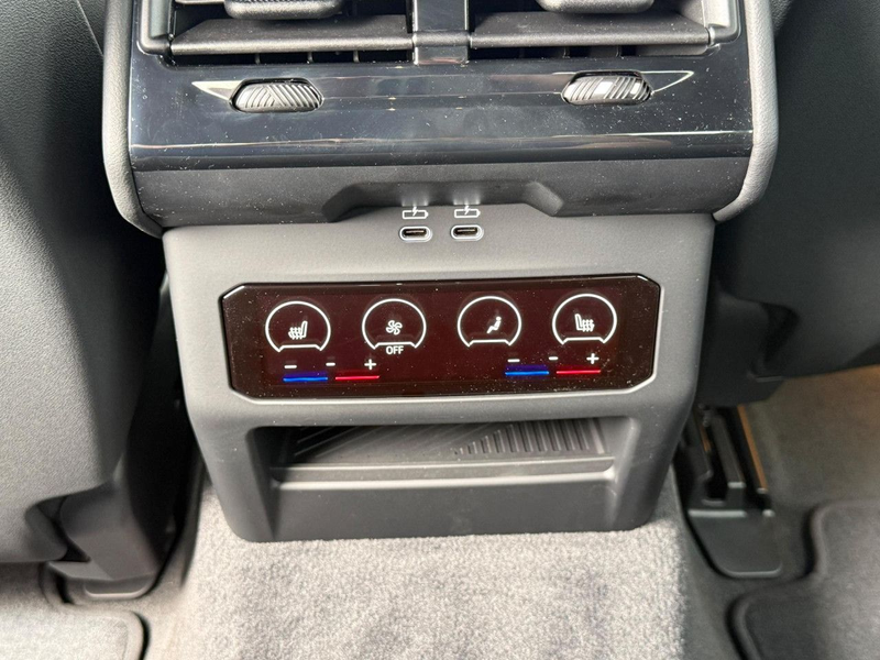 BMW 550 e xDrive Sportpaket HUD Navi LED Vollleder PDC — photo 12