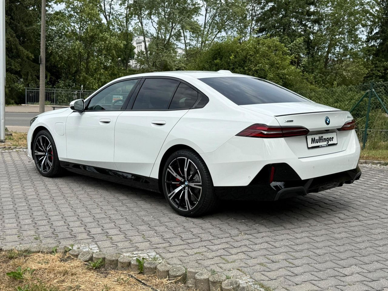 BMW 550 e xDrive Sportpaket HUD Navi LED Vollleder PDC — photo 7