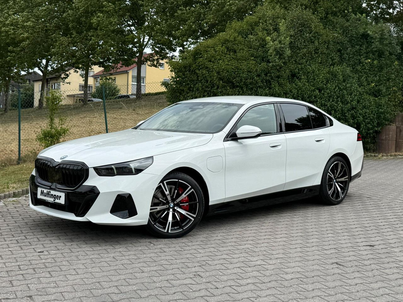 BMW 550 e xDrive Sportpaket HUD Navi LED Vollleder PDC — photo 2