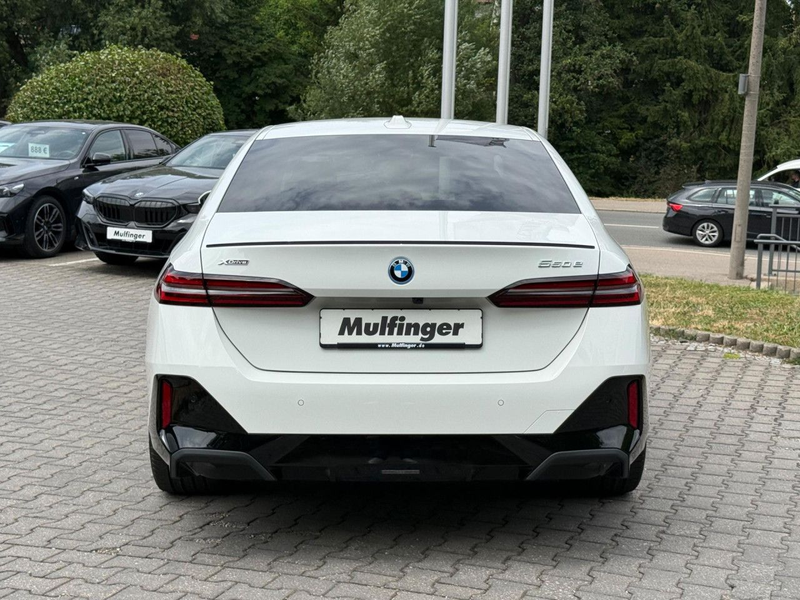 BMW 550 e xDrive Sportpaket HUD Navi LED Vollleder PDC — photo 6