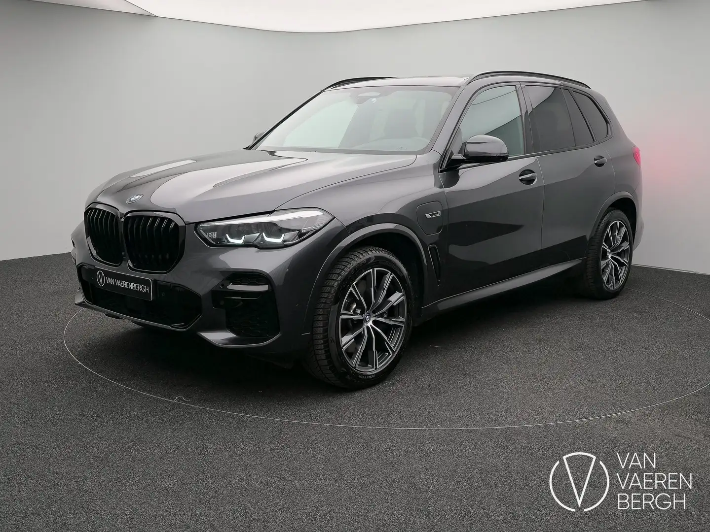 BMW X5 45e xDrive M-Sport Performance Grijs - 1