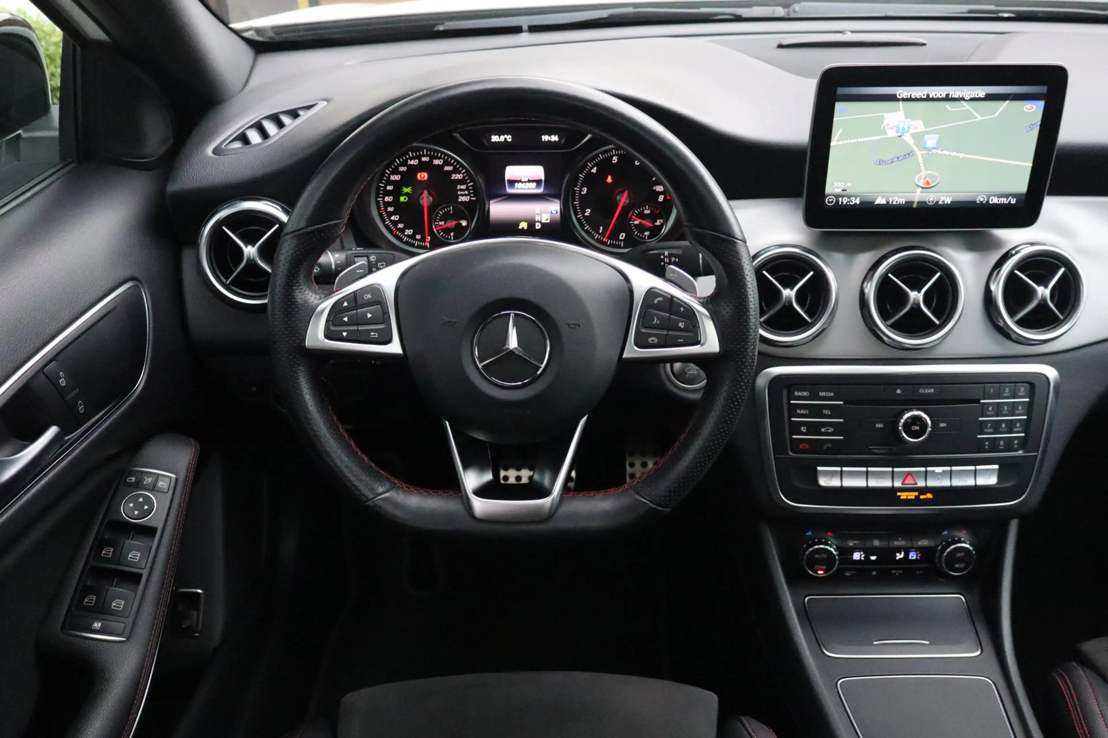 Mercedes-Benz GLA 180 Business Solution AMG Night Upgrade Panoramadak - — photo 17
