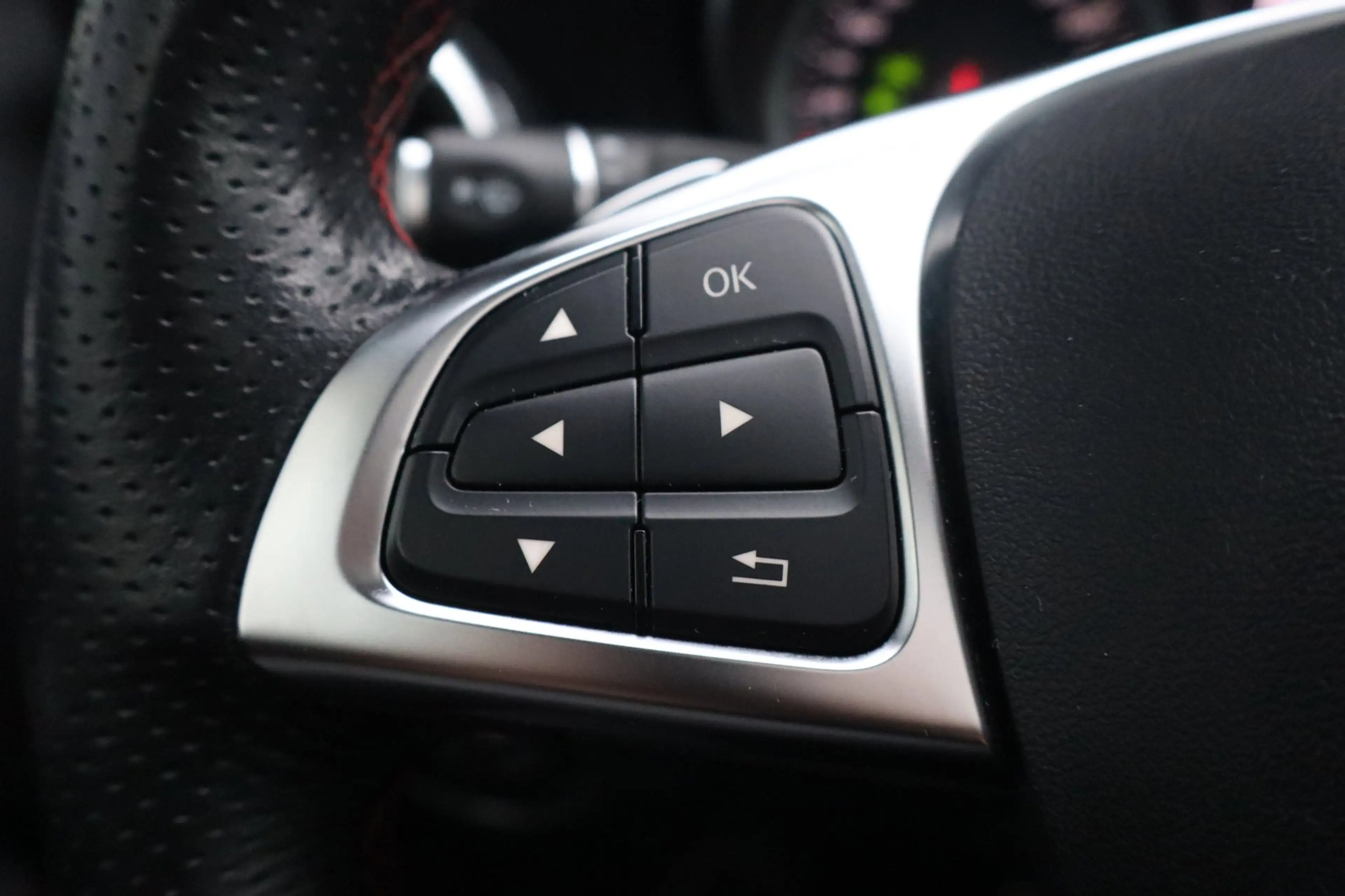 Mercedes-Benz GLA 180 Business Solution AMG Night Upgrade Panoramadak - — photo 24