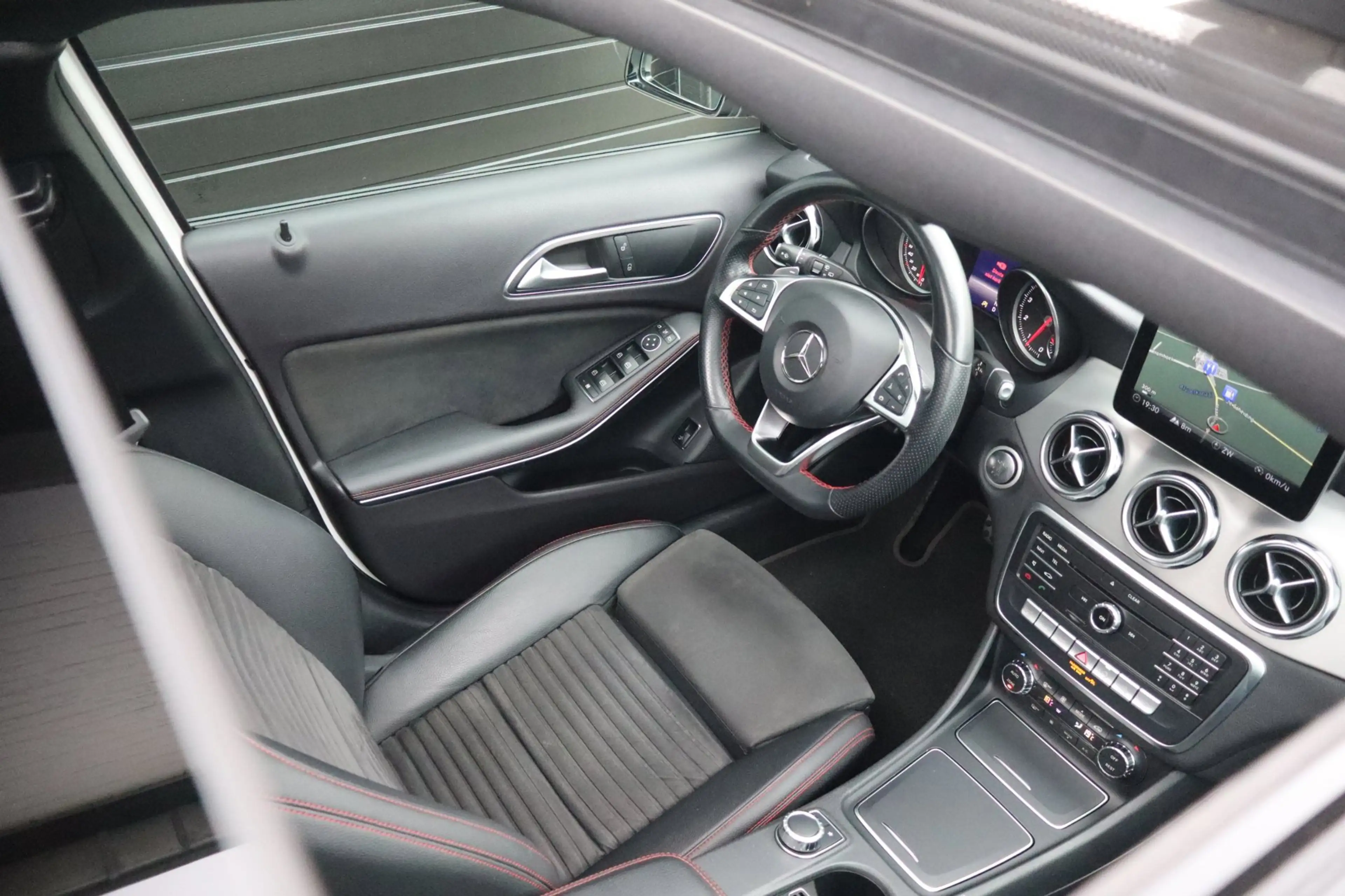 Mercedes-Benz GLA 180 Business Solution AMG Night Upgrade Panoramadak - — photo 9