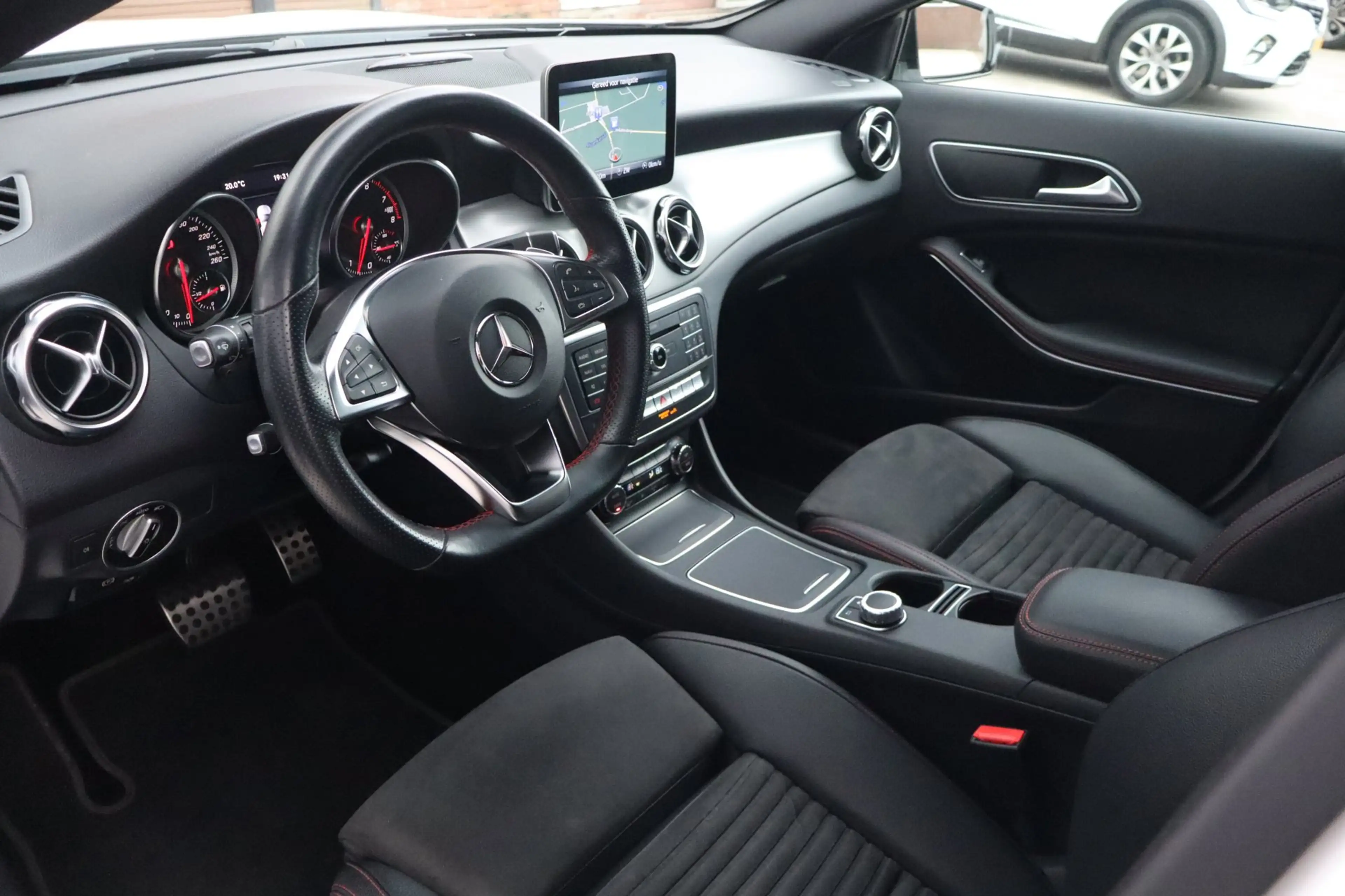 Mercedes-Benz GLA 180 Business Solution AMG Night Upgrade Panoramadak - — photo 10