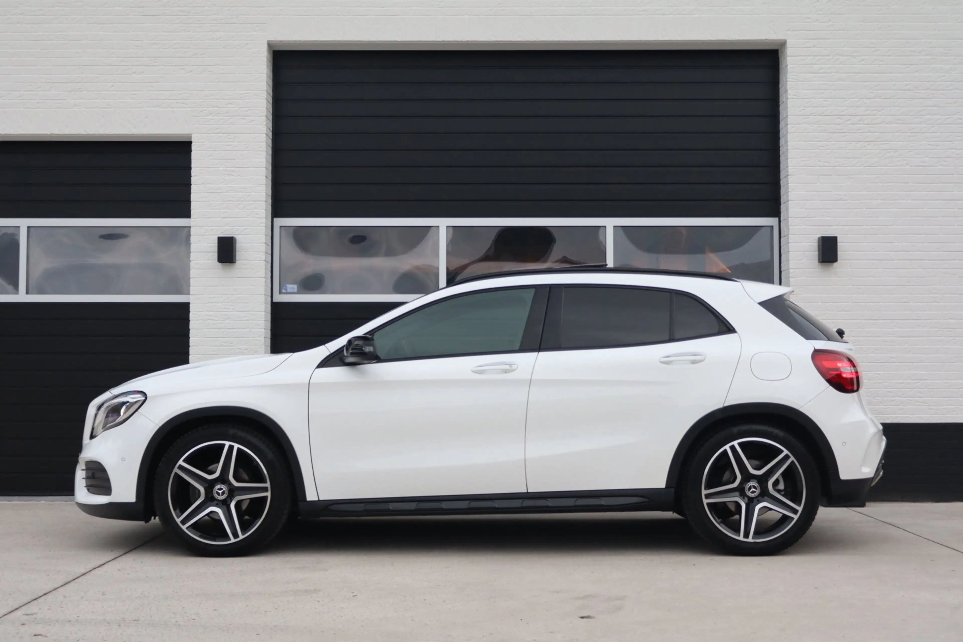 Mercedes-Benz GLA 180 Business Solution AMG Night Upgrade Panoramadak - — photo 2