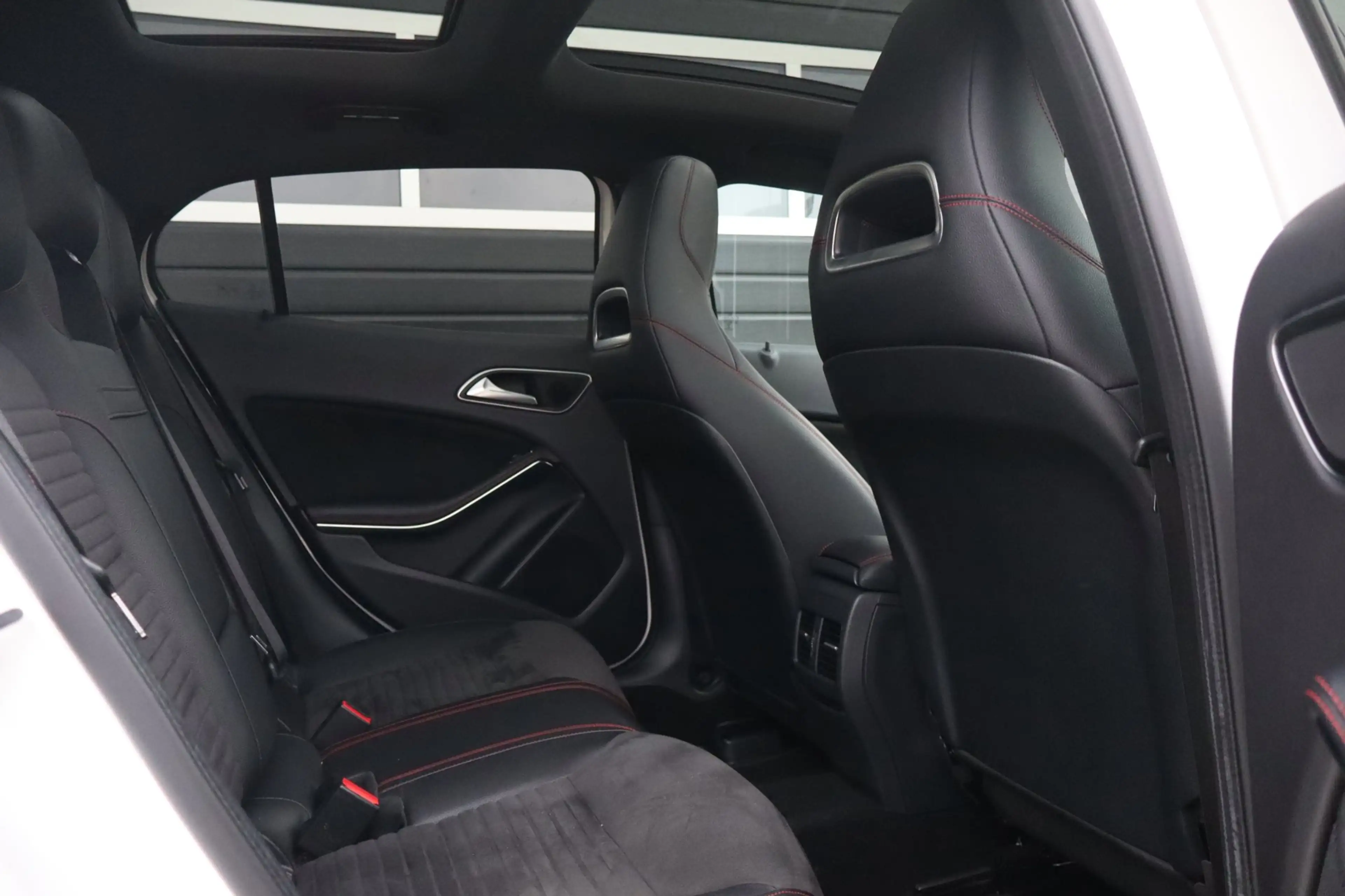 Mercedes-Benz GLA 180 Business Solution AMG Night Upgrade Panoramadak - — photo 13