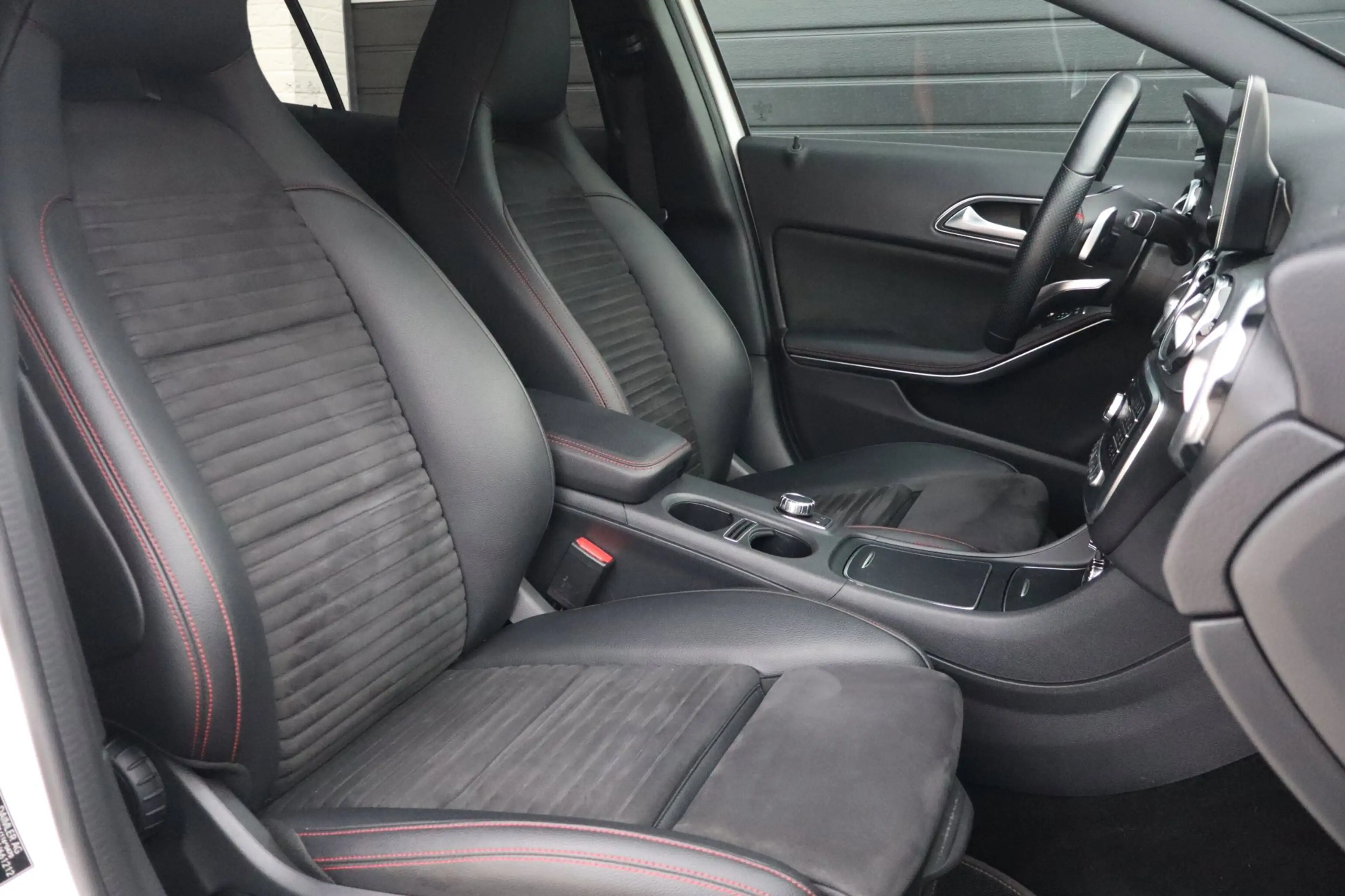 Mercedes-Benz GLA 180 Business Solution AMG Night Upgrade Panoramadak - — photo 12