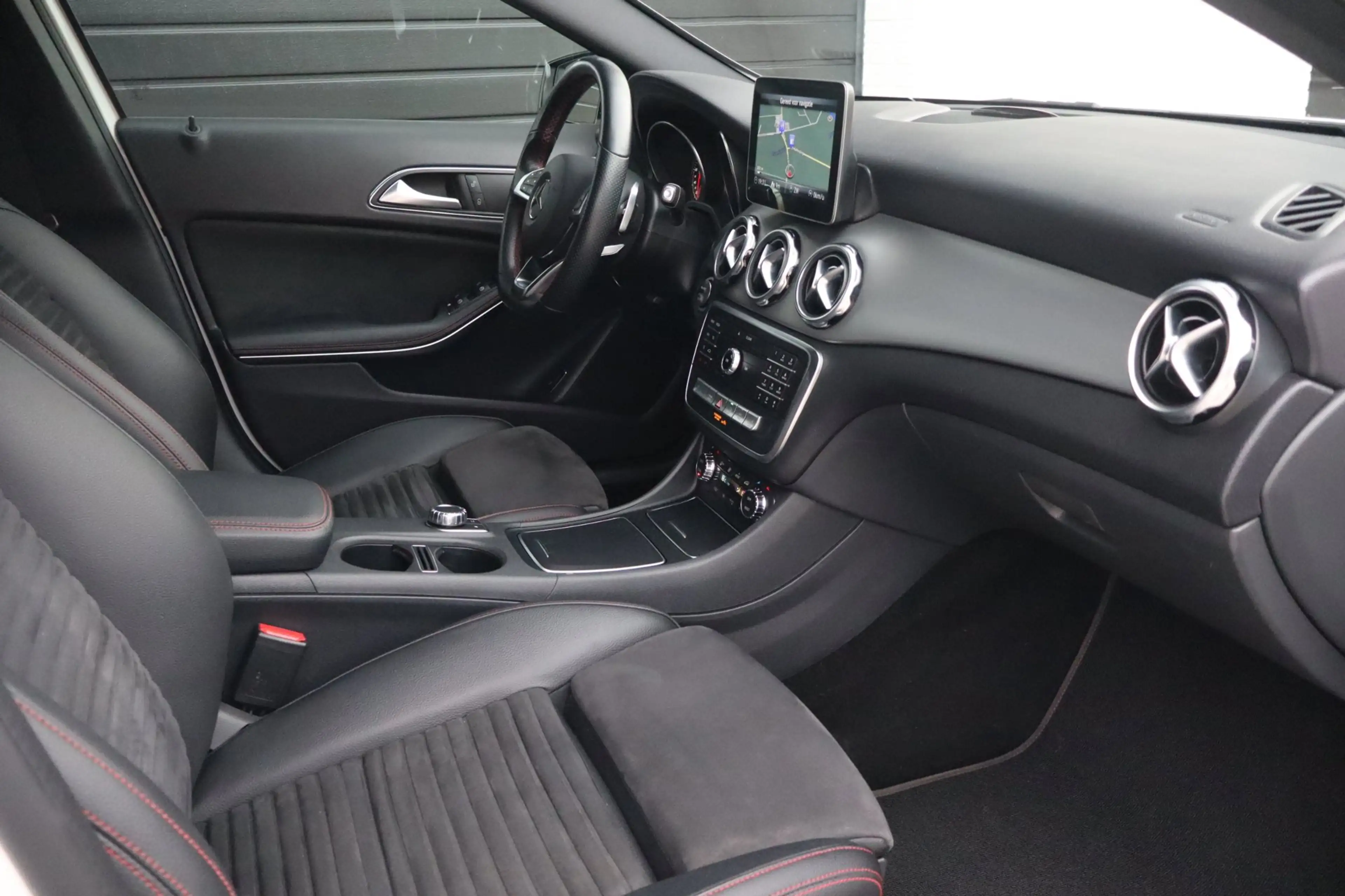 Mercedes-Benz GLA 180 Business Solution AMG Night Upgrade Panoramadak - — photo 11