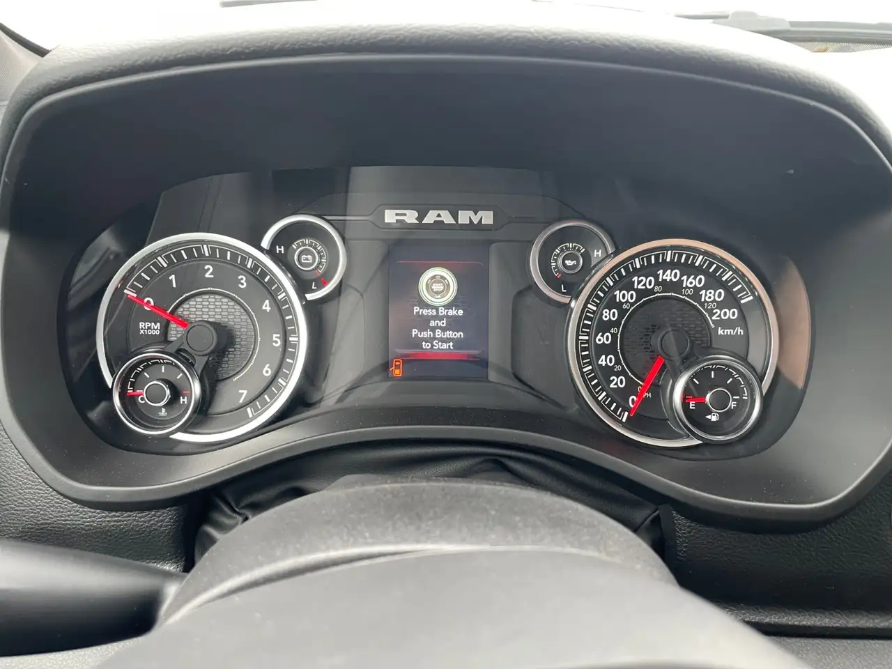 RAM 1500 снимка RAM 1500