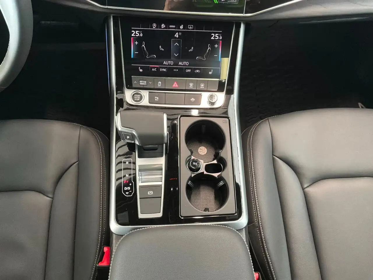 Audi Q7 снимка Audi Q7