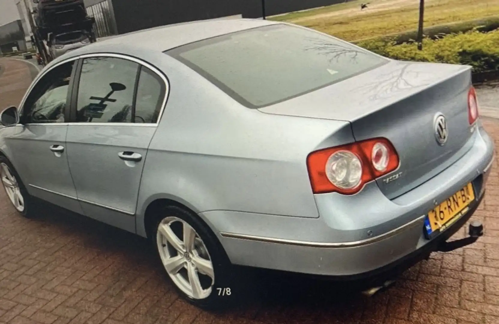 Volkswagen Passat 2.0 FSI Highline Albastru - 1