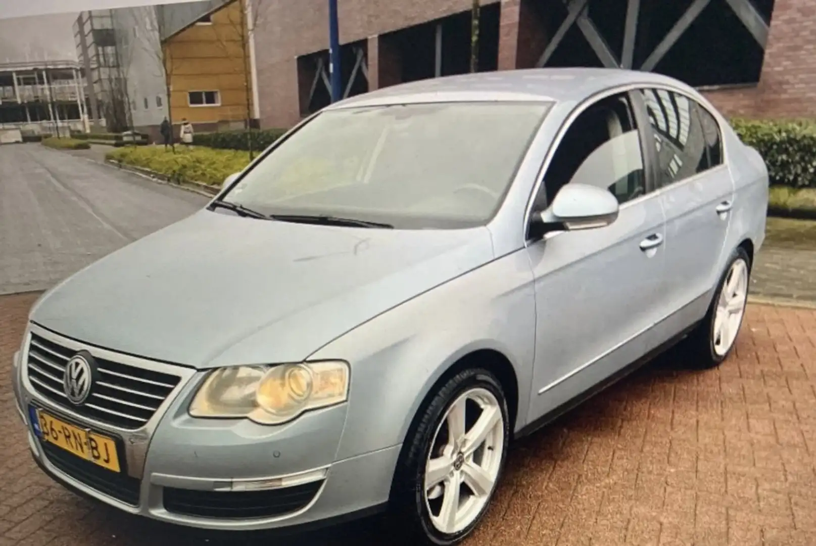 Volkswagen Passat 2.0 FSI Highline Albastru - 2