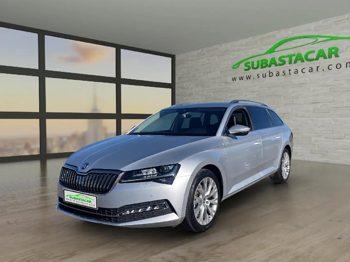 Skoda Superb Combi 2.0TDI AdBlue Style DSG 110kW Plateado - 1