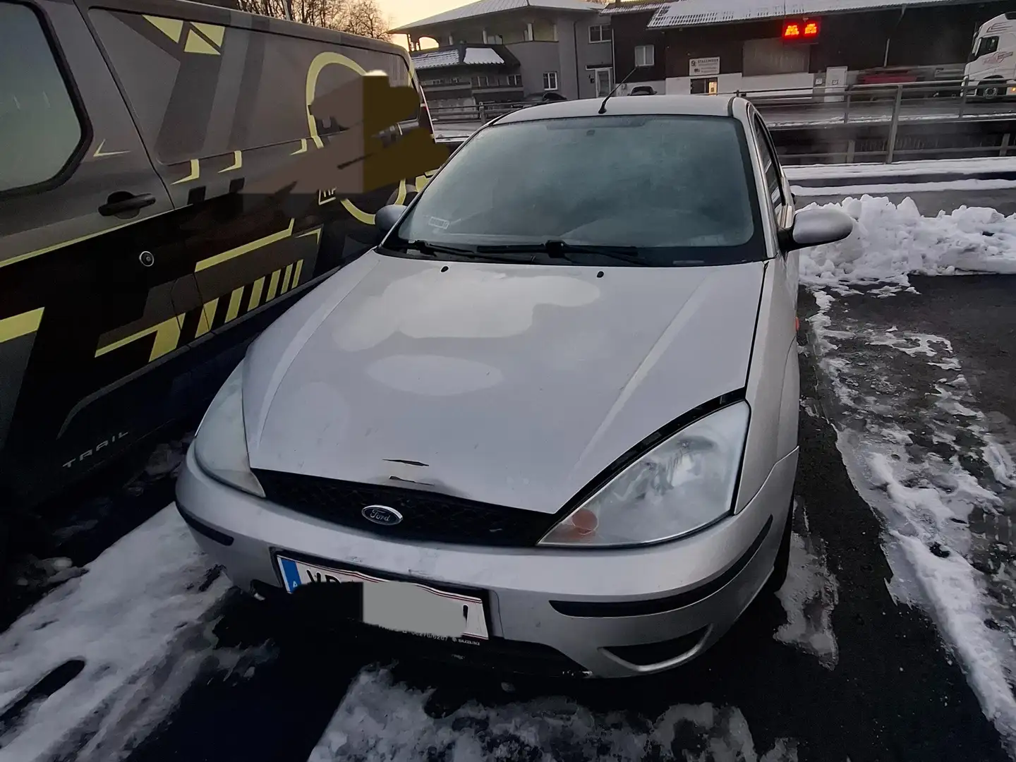 Ford Focus Focus 1,4 Silber - 1