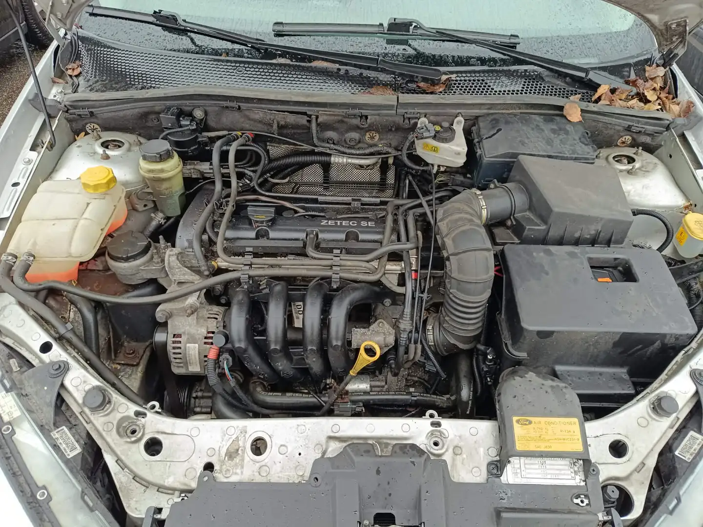 Ford Focus Focus 1,4 Silber - 2