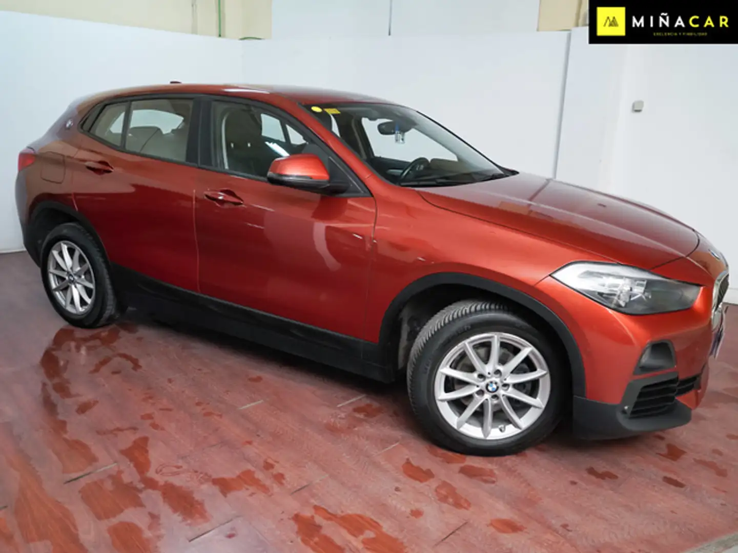 BMW X2 sDrive 16dA Orange - 2