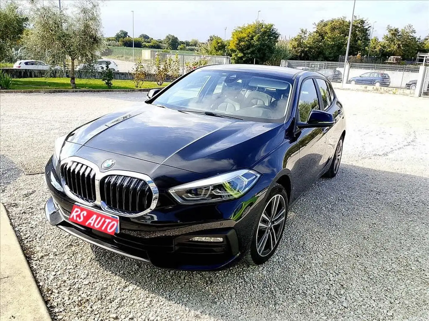 BMW 118 Serie 1 F40 118d Business Advantage Schwarz - 1