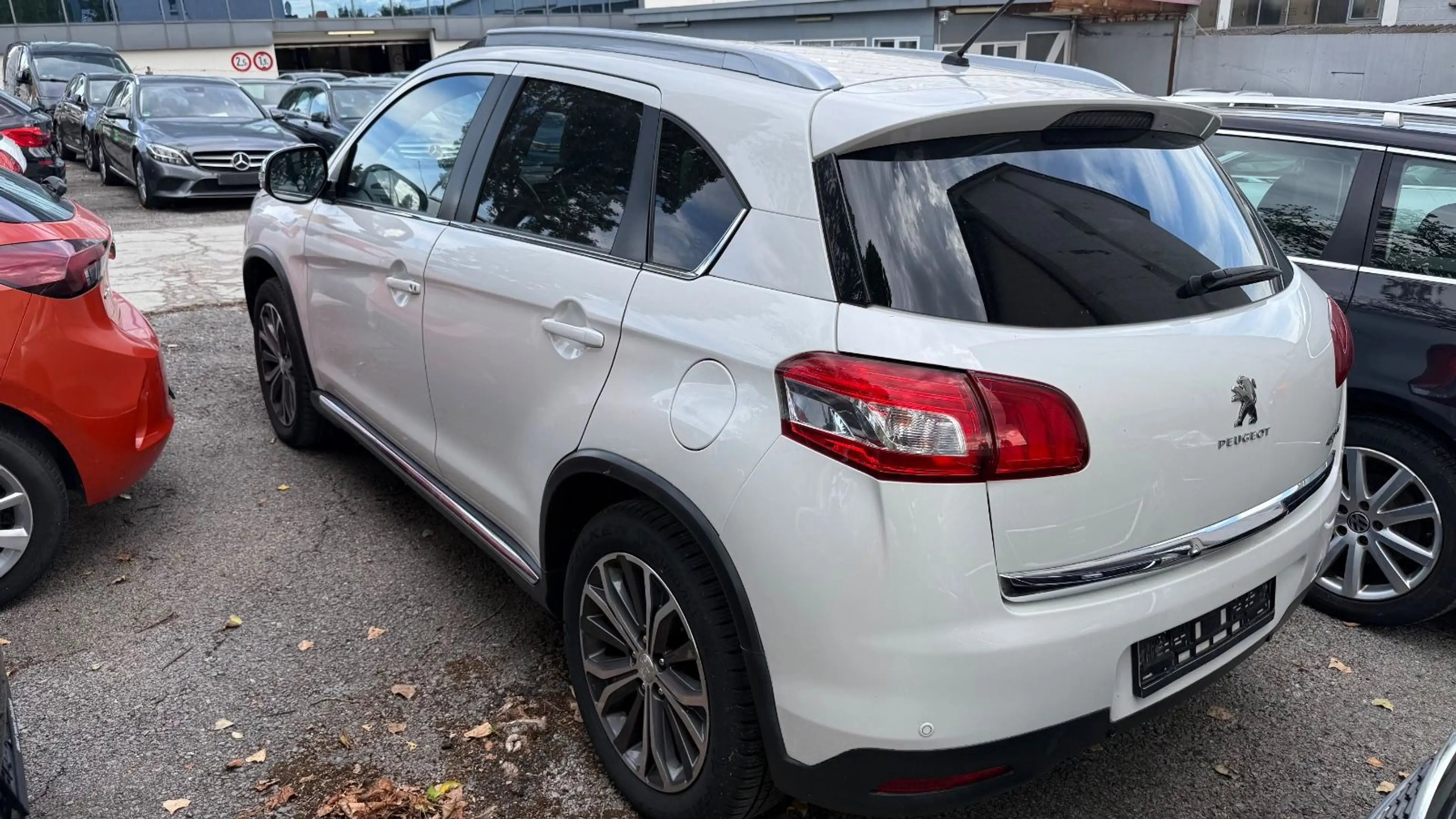 Peugeot 4008 Allure 4WD,Panorama,Leder,Navi,Kamera — photo 3