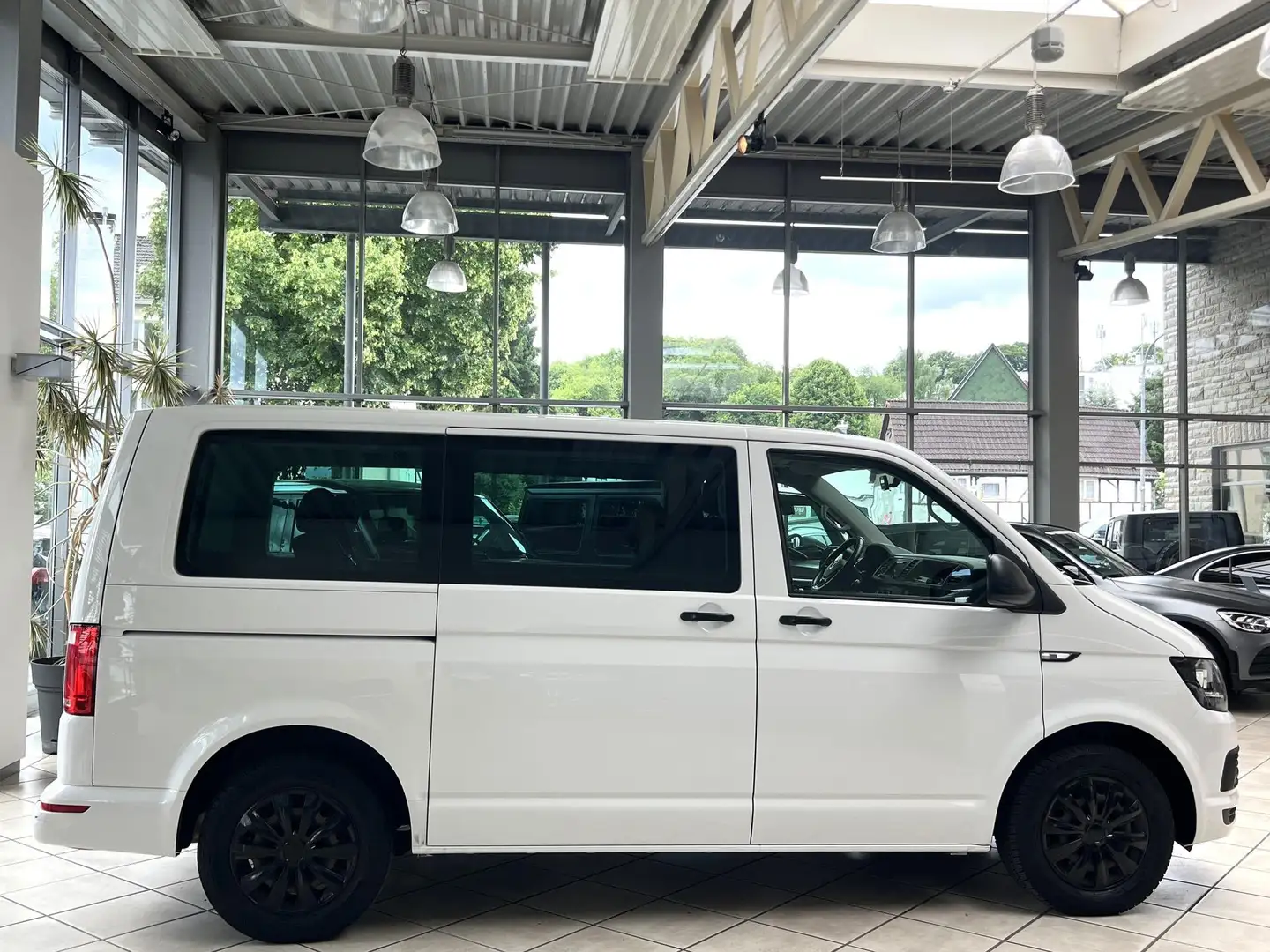 Volkswagen T6 Multivan T6 2.0 TDI Multivan 7-Sitze|1.Hand|AHK|2xPDC|BT Wit - 2