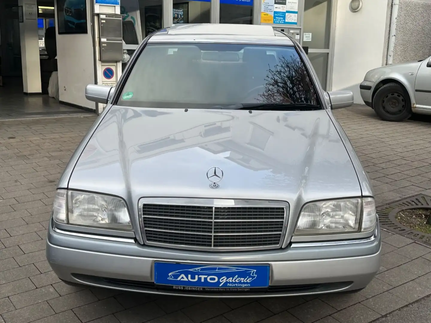 Mercedes-Benz C 180 Elegance /I Hand/45TKM/Automatik/TÜV Neu/ Plateado - 2