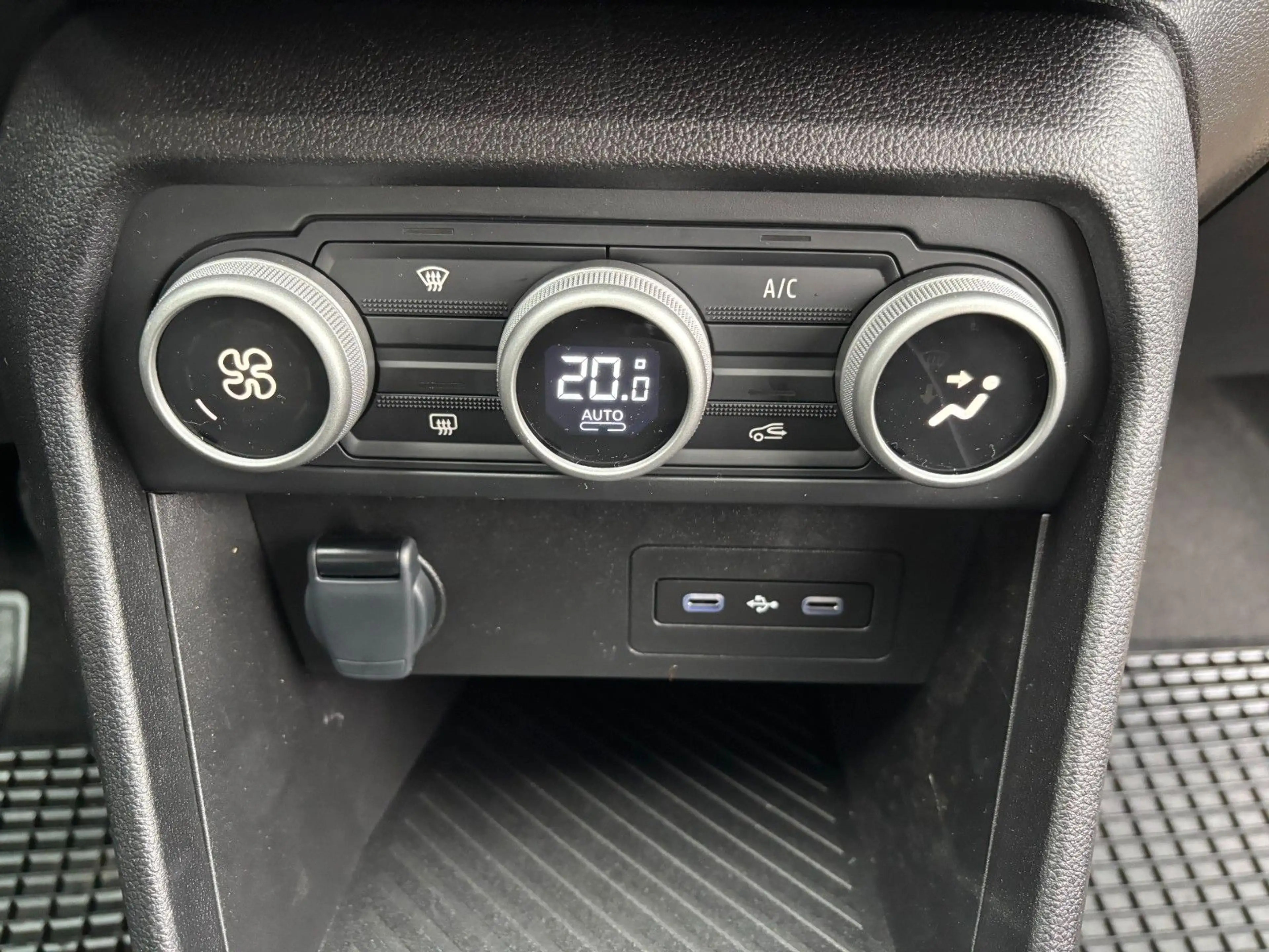 Dacia Sandero Stepway Expression TCe 110 — photo 15