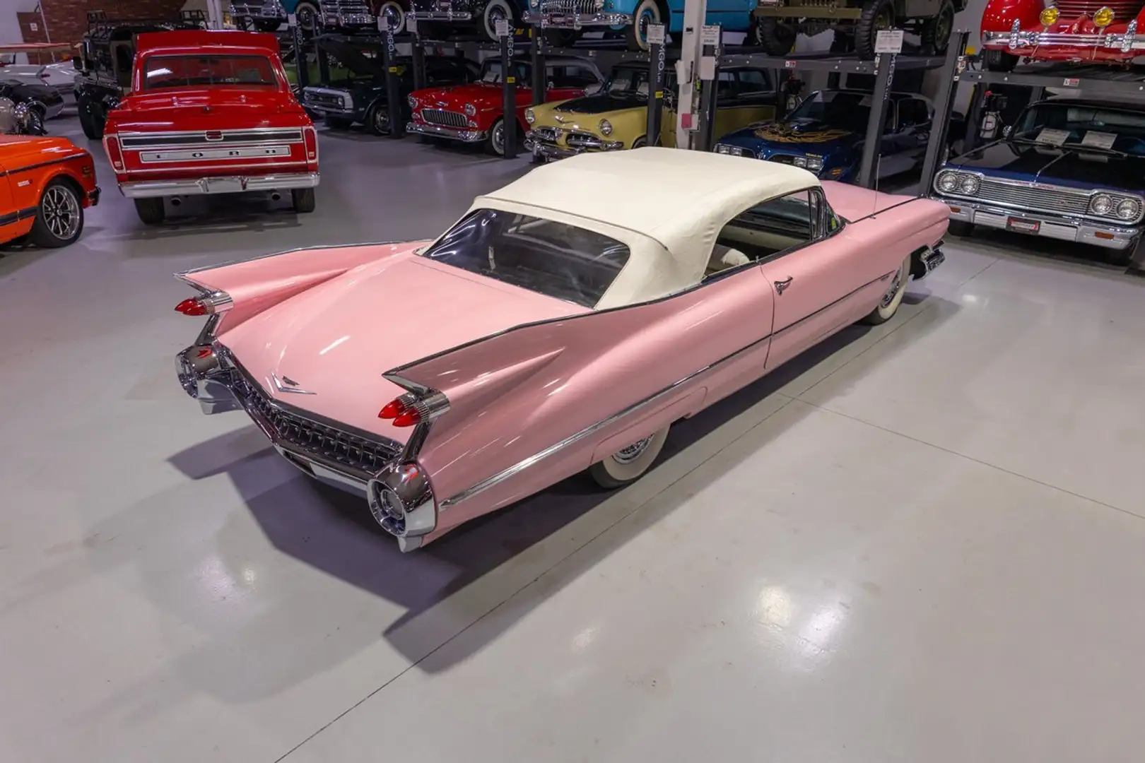 Cadillac Series 62 Convertible - 2