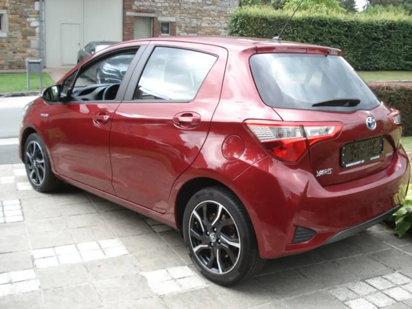 Toyota Yaris HYBRIDE série comfort Rouge - 2