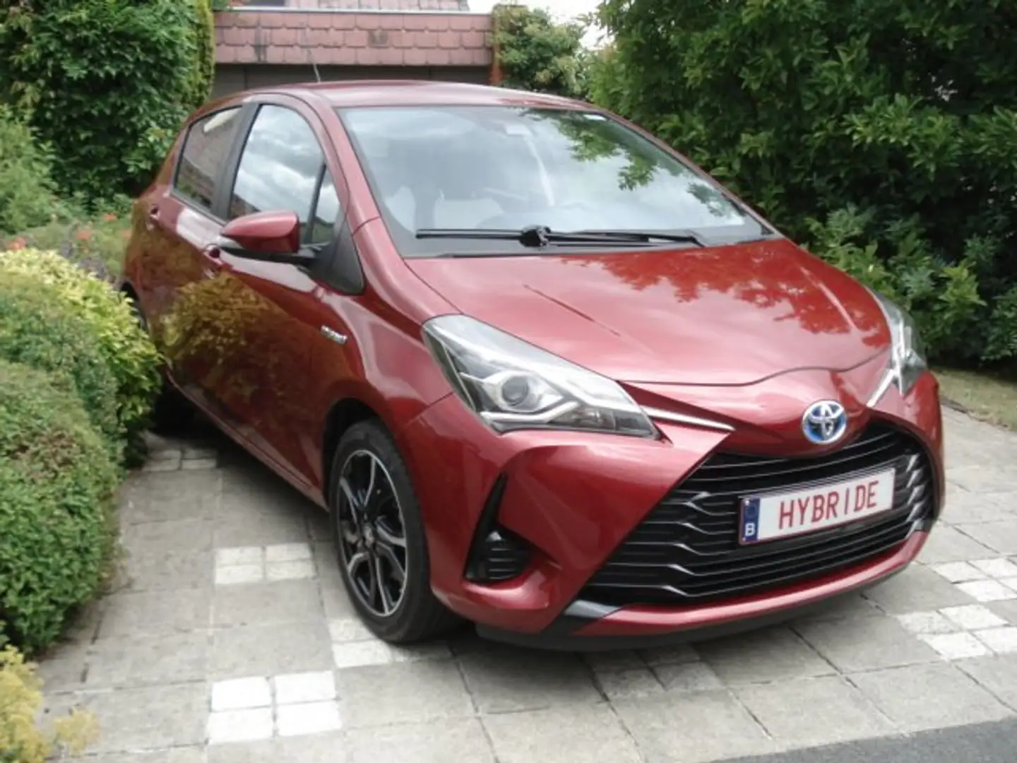 Toyota Yaris HYBRIDE série comfort Rouge - 1