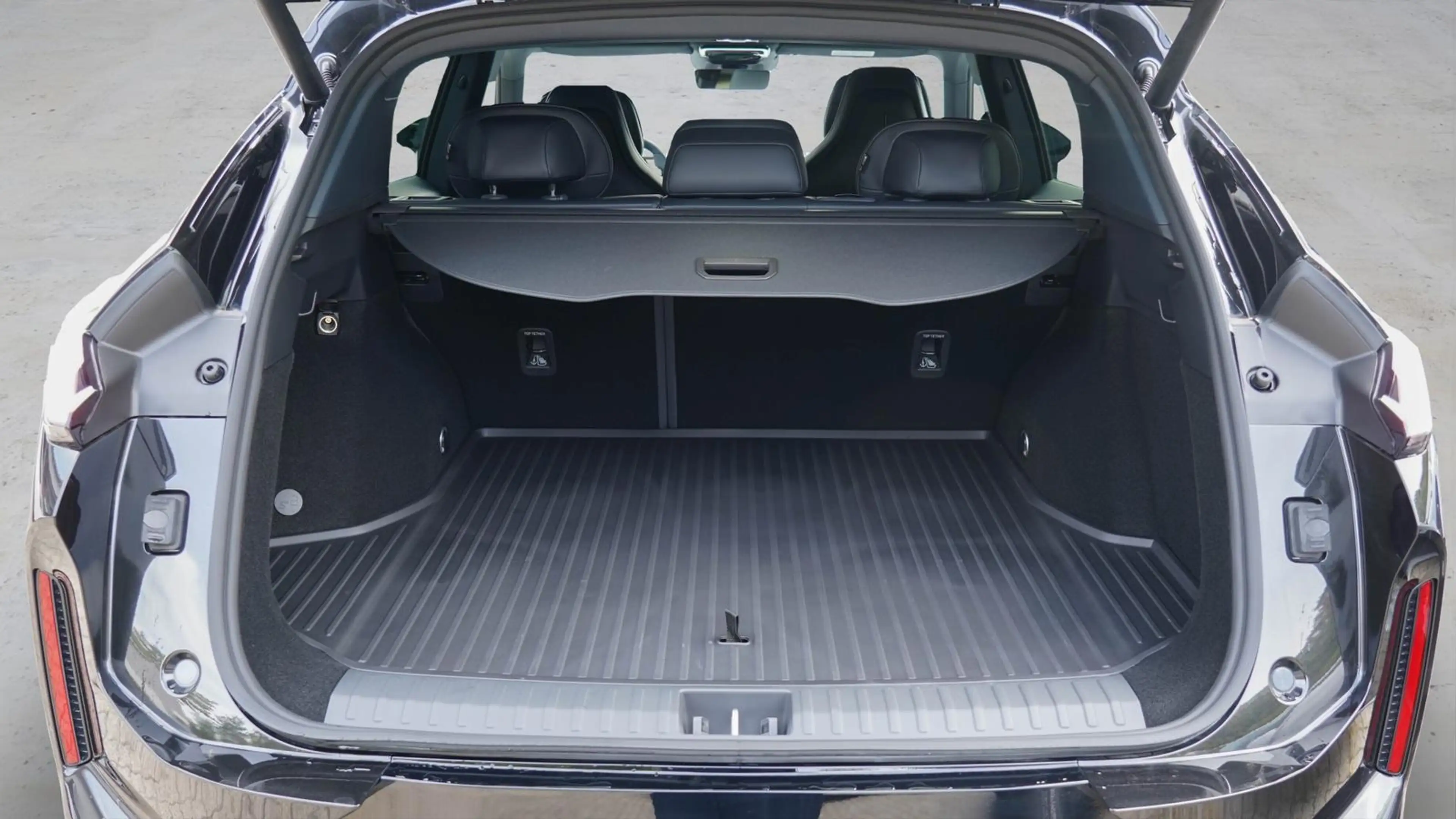 Lynk & Co 08 +ACC+PANO+LED+Plugin Hybrid — photo 15
