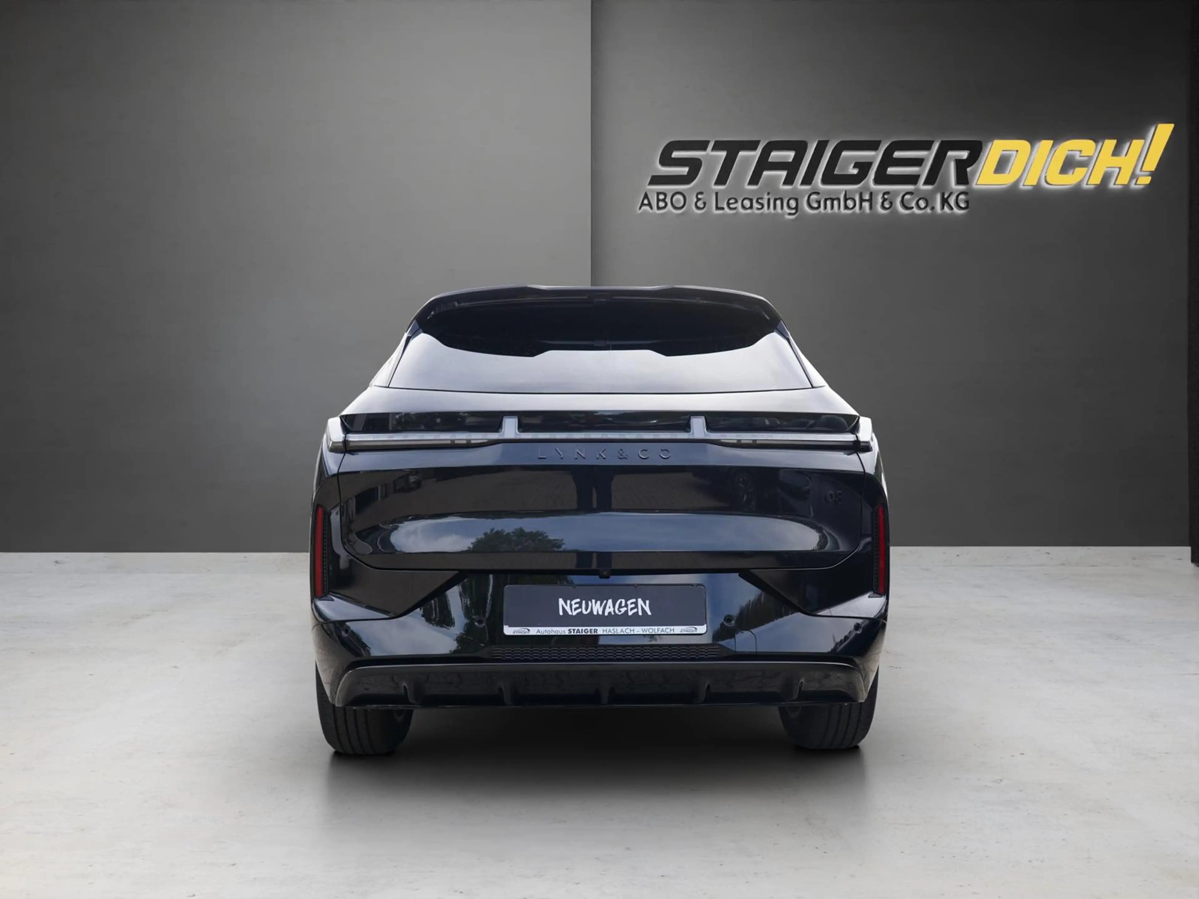 Lynk & Co 08 +ACC+PANO+LED+Plugin Hybrid — photo 4