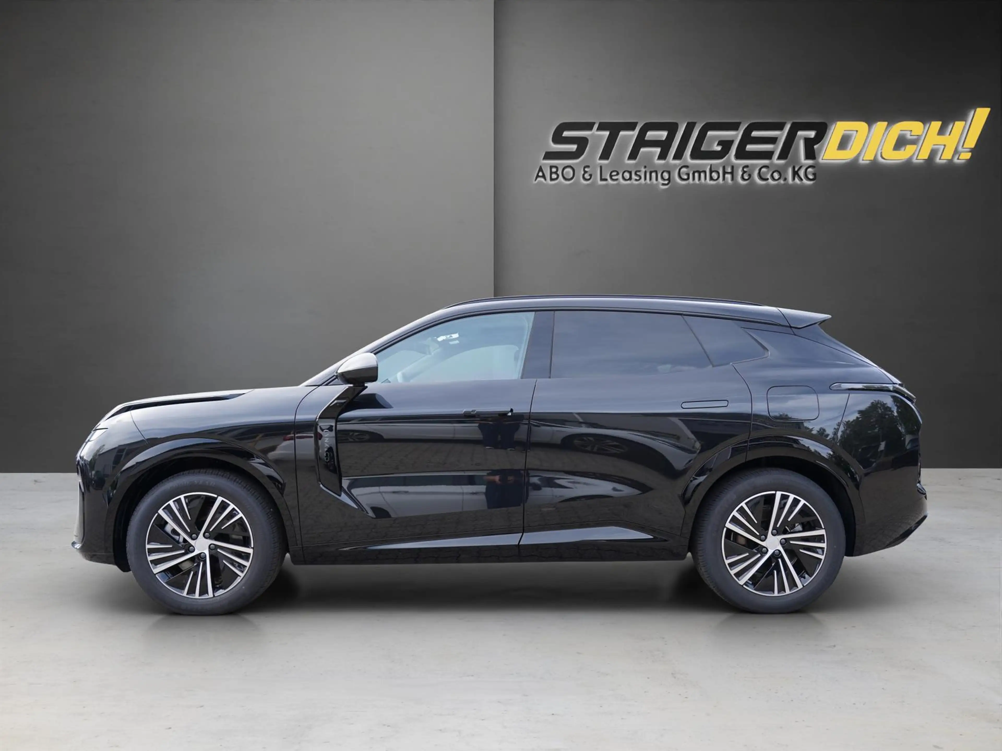 Lynk & Co 08 +ACC+PANO+LED+Plugin Hybrid — photo 3