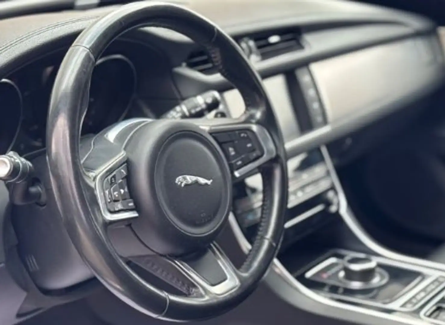 Jaguar XF XF 20d Aut. R-Sport Ingenium Edition Blanc - 2