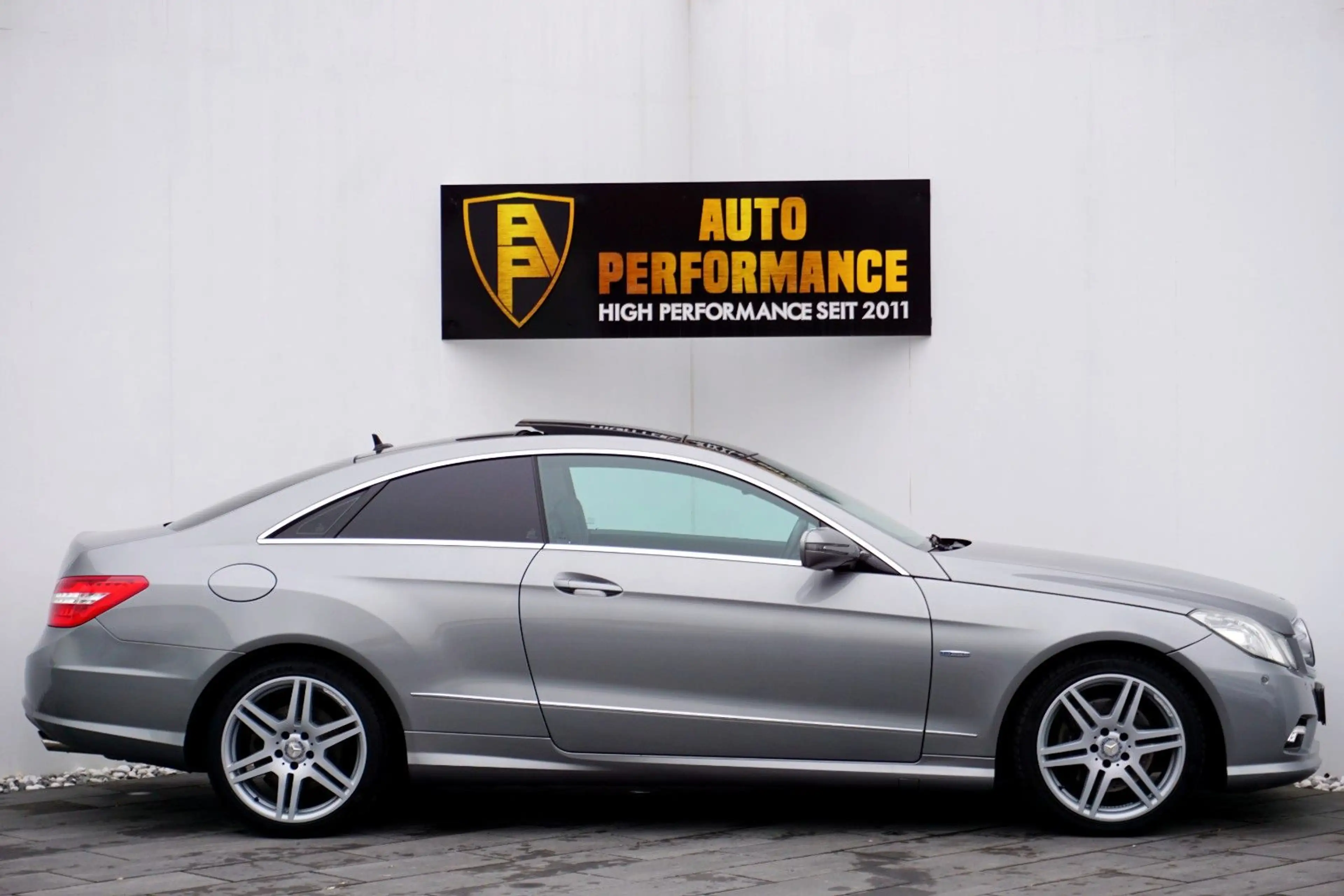 Mercedes-Benz E 350 CGI BE Coupe *3xAMG-Line~PANO~Sitzbel.~2Hd — photo 6
