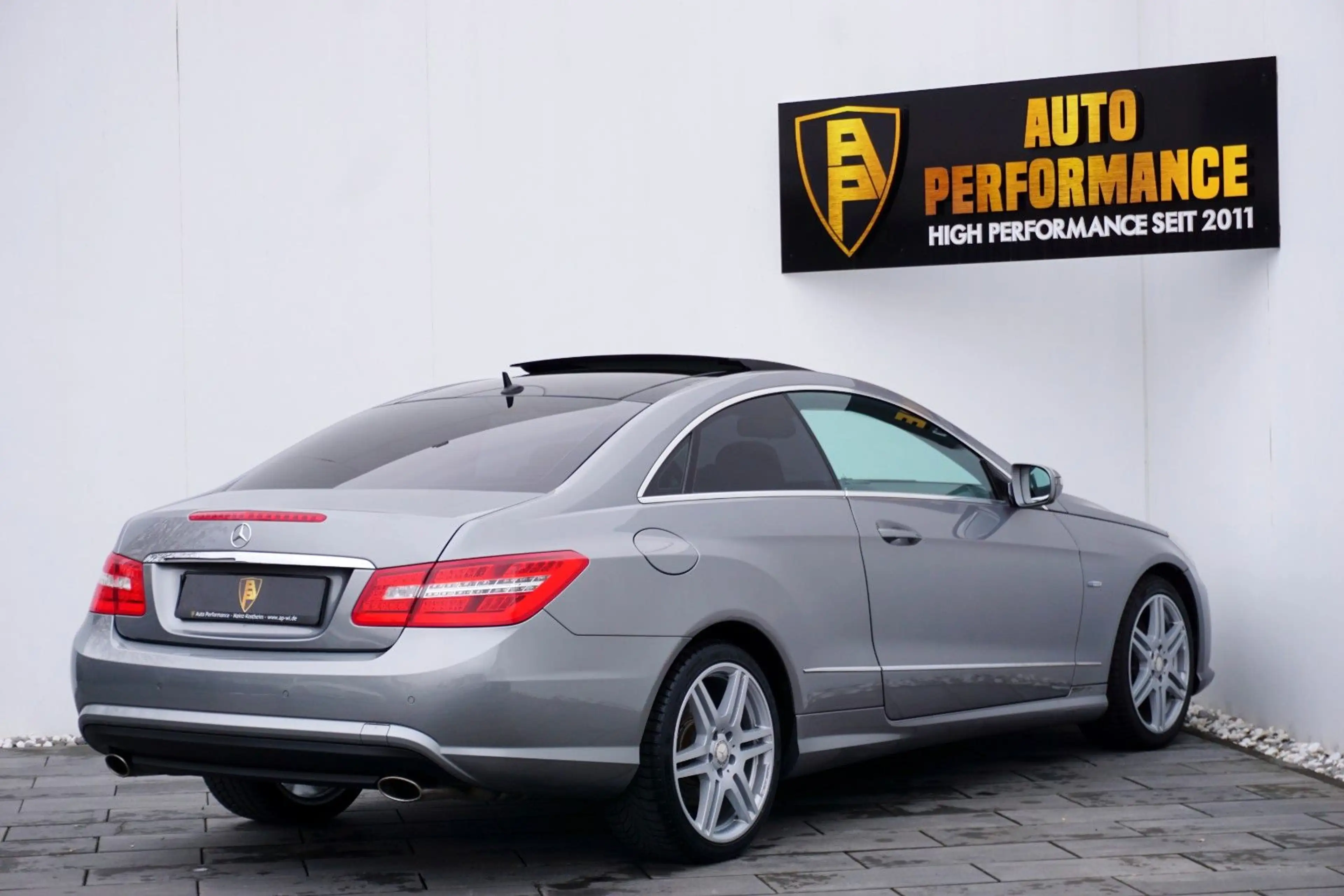 Mercedes-Benz E 350 CGI BE Coupe *3xAMG-Line~PANO~Sitzbel.~2Hd — photo 9