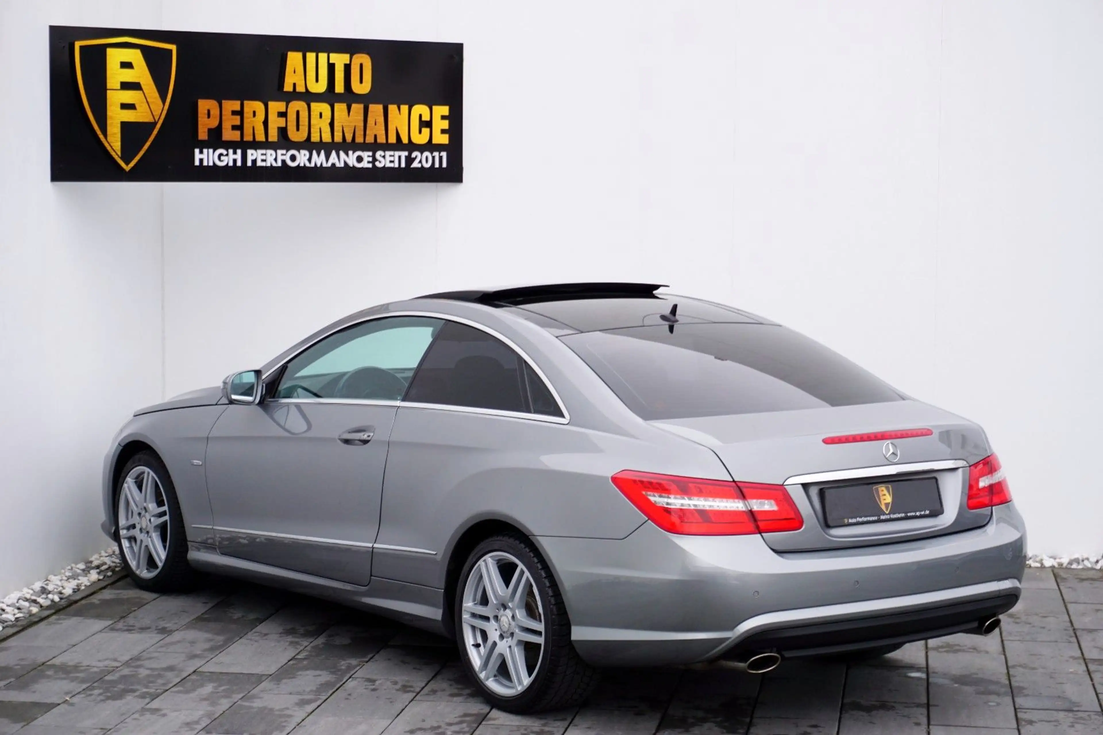 Mercedes-Benz E 350 CGI BE Coupe *3xAMG-Line~PANO~Sitzbel.~2Hd — photo 13