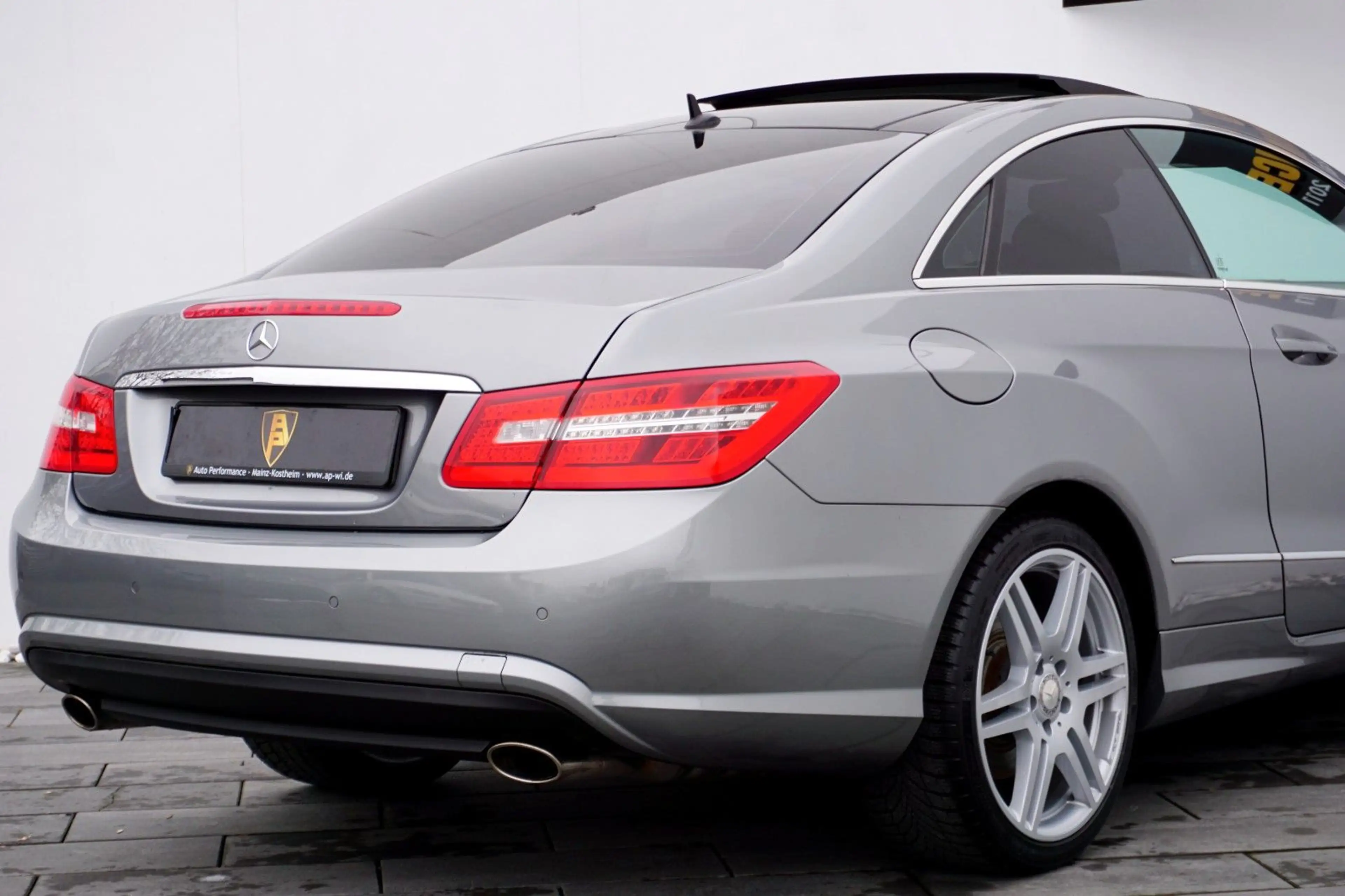 Mercedes-Benz E 350 CGI BE Coupe *3xAMG-Line~PANO~Sitzbel.~2Hd — photo 10