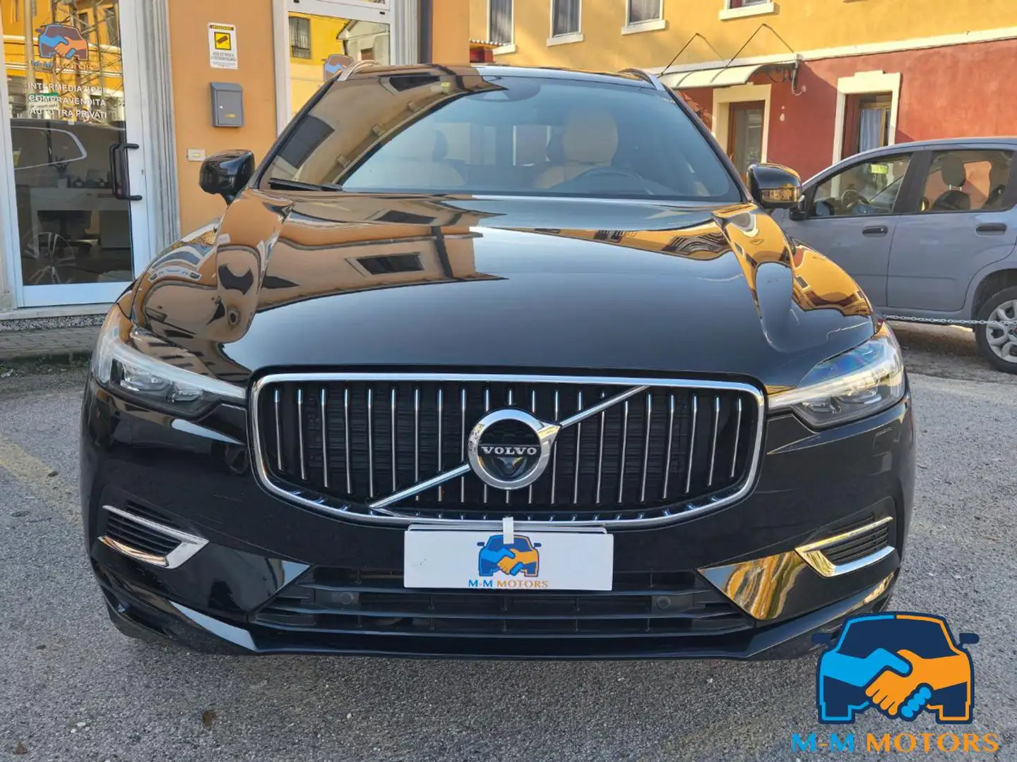 Volvo XC60 T6 Recharge Plug-in Hybrid AWD Inscription Express Schwarz - 2