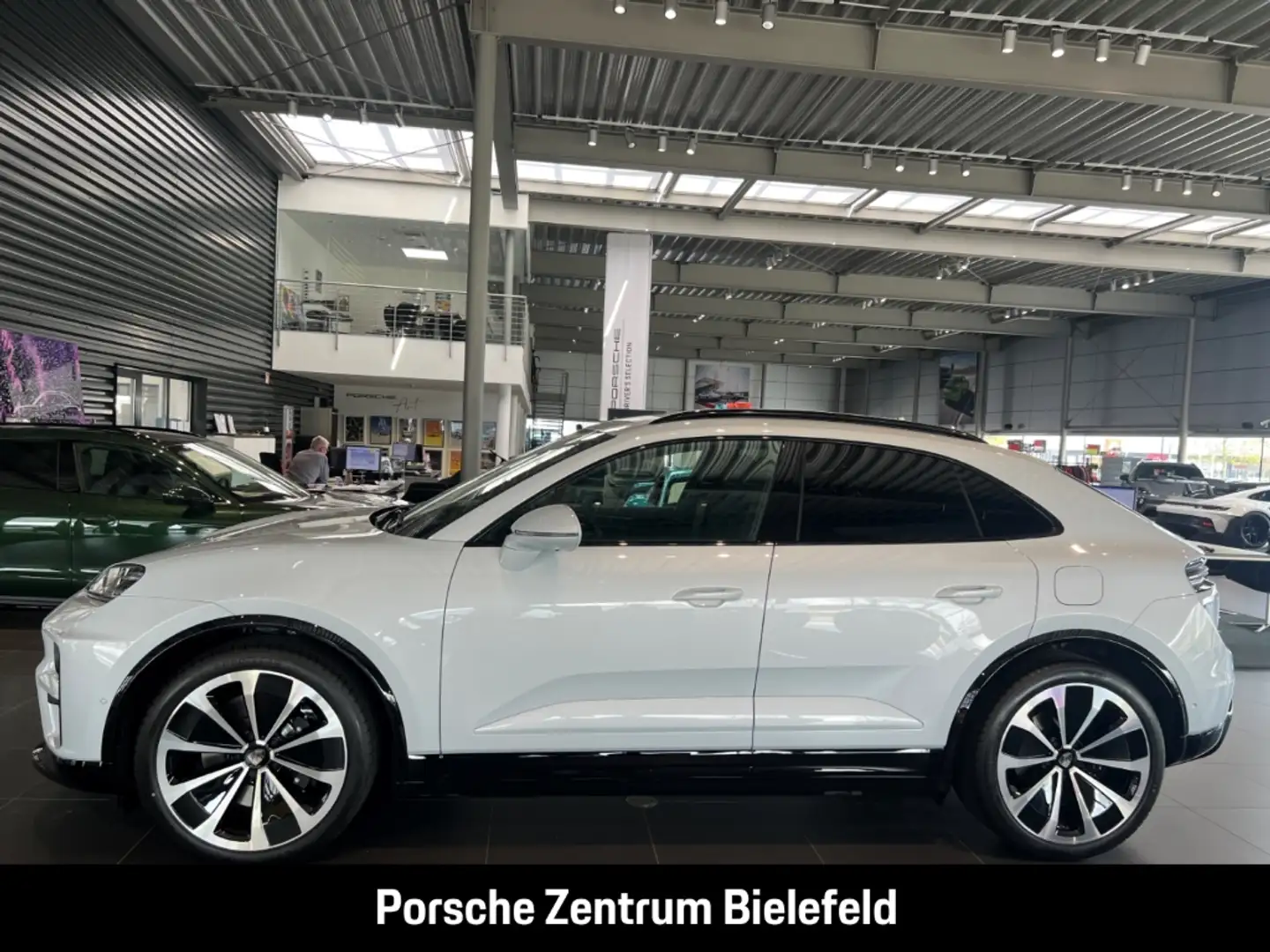 Porsche Macan Turbo Burmester Luftfederung Panoramadach Grau - 2