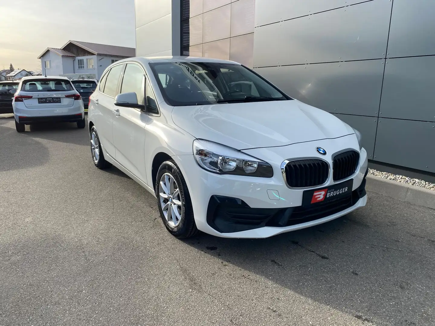 BMW 218 d Active Tourer xDrive AUT. NAVI Klimaautom. Blanc - 1