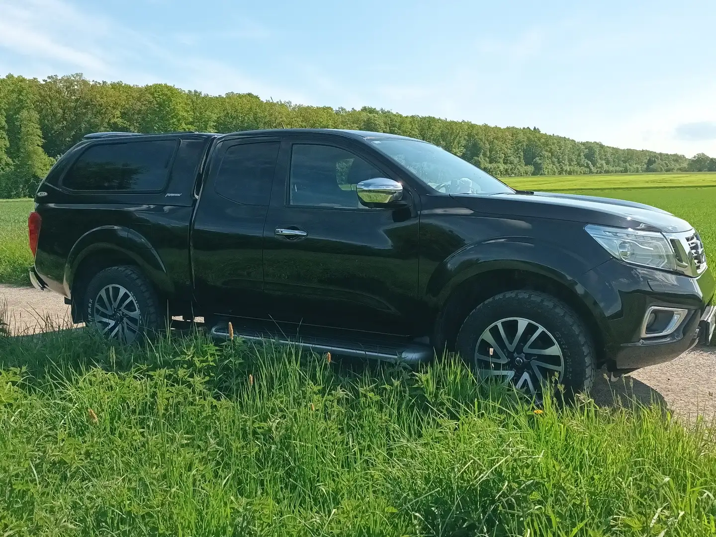 Nissan Navara King Cab 4x4 N-Connecta Schwarz - 2