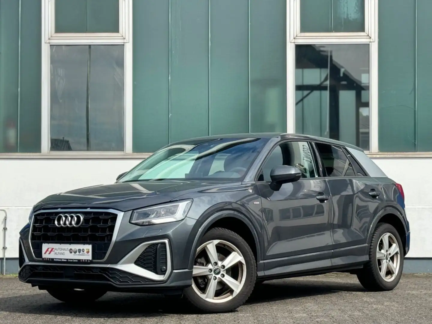 Audi Q2 35 TFSI S line NAVI ALU PDC KLIMA AUTOMATIK Grau - 1