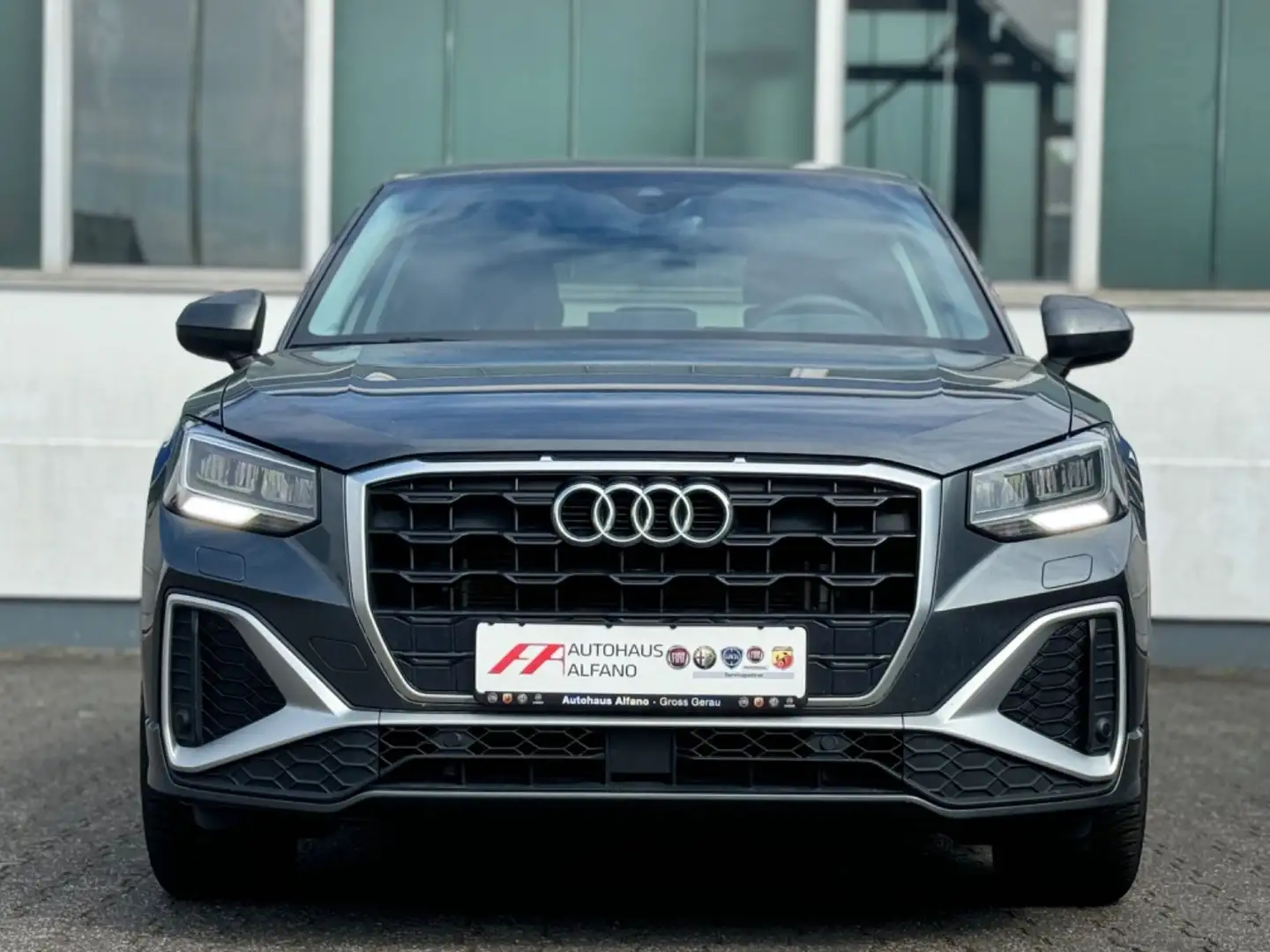 Audi Q2 35 TFSI S line NAVI ALU PDC KLIMA AUTOMATIK Grau - 2
