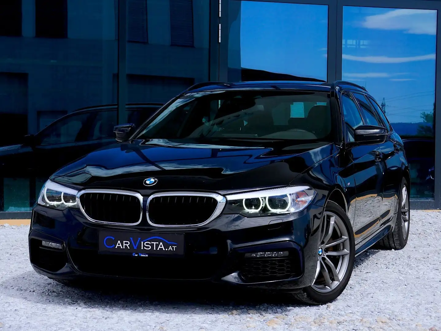 BMW 520 i M Sport Touring Aut. Schwarz - 2