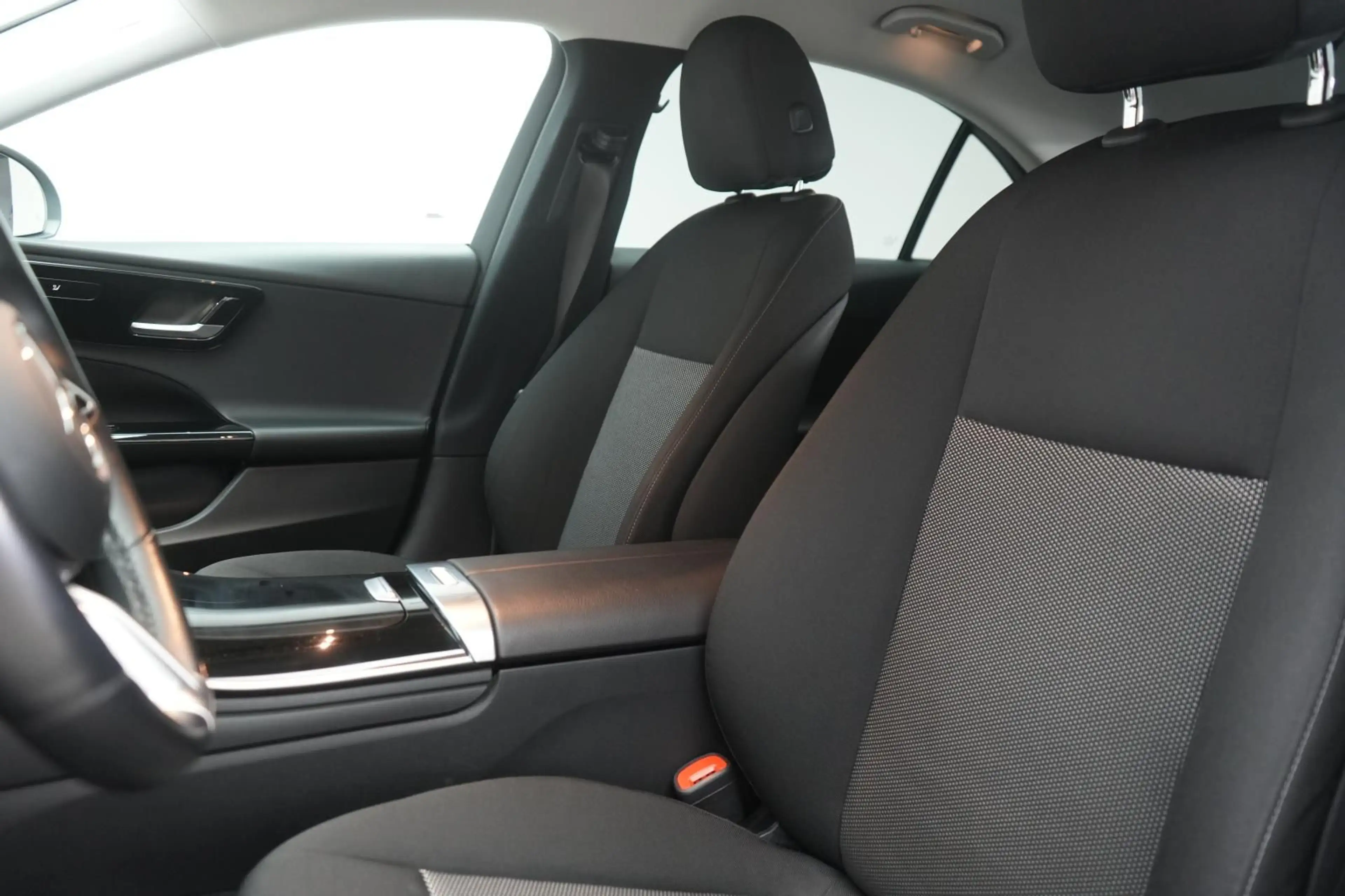 Mercedes-Benz C 220 d 9G-Tronic Distronic/Kamera/HUD/Virtual/L — photo 13