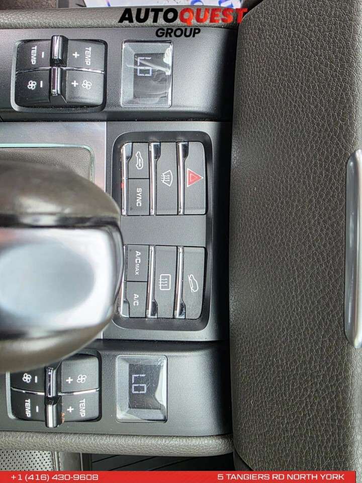2017 Porsche Macan Base thumb 14