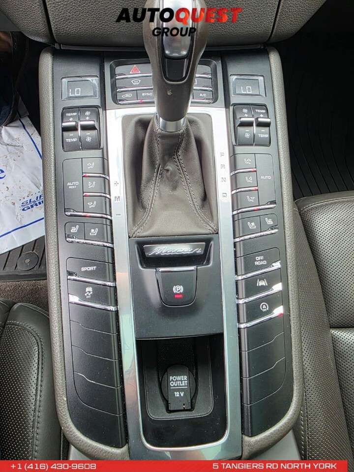 2017 Porsche Macan Base thumb 13