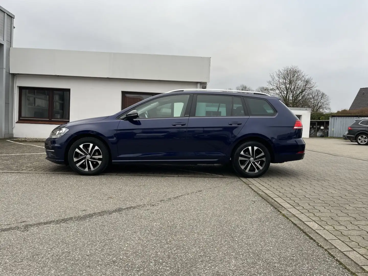 Volkswagen Golf Variant IQ.DRIVE 2.0 TDI DSG PANO ACC NAVI Klima Navi Blau - 2