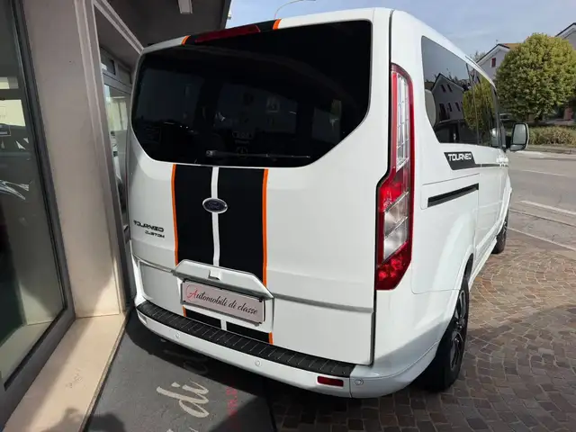 Ford Tourneo Custom view 4